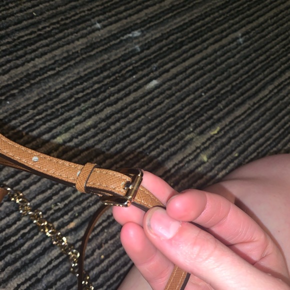 Micheal Kors Cognac Cross body - Picture 2 of 8